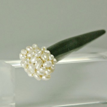 Salomé Osorio |  Spike Hair Small White Pearls