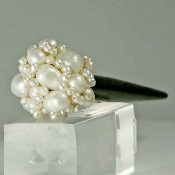 Salomé Osorio |  Spike Hair White Pearls