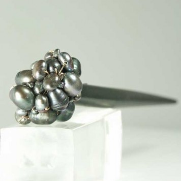 Salomé Osorio |  Spike Hair Black Pearls