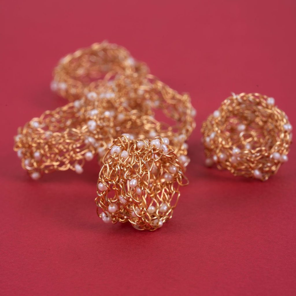 Bague Aube – Crochet Plaqué Or & Perles Blanches