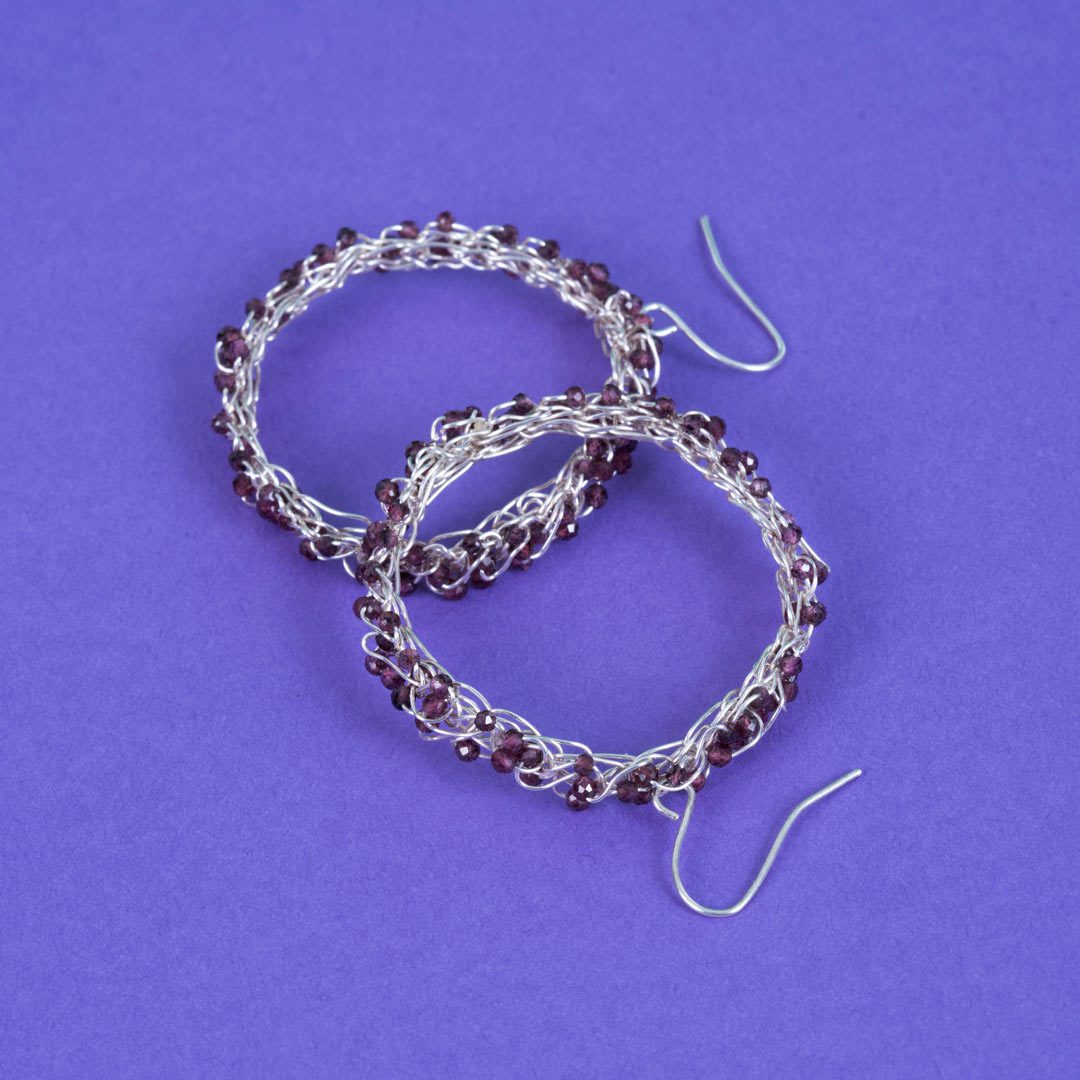 Boucles d’oreilles Créoles en Spinelle – Image 1
