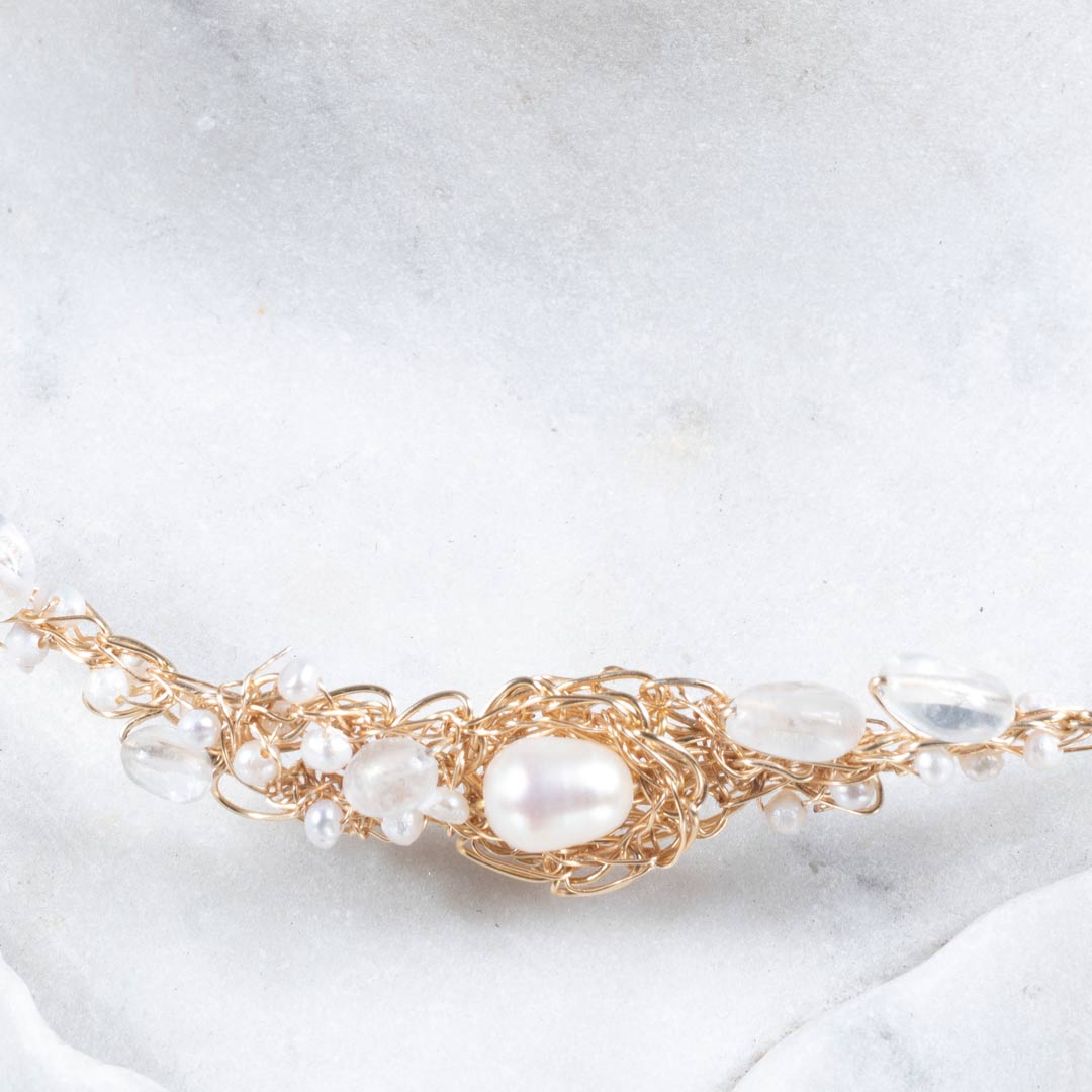 Collier Murmure – Crochet Plaqué Or, Perles & Cristal de Roche – Image 3
