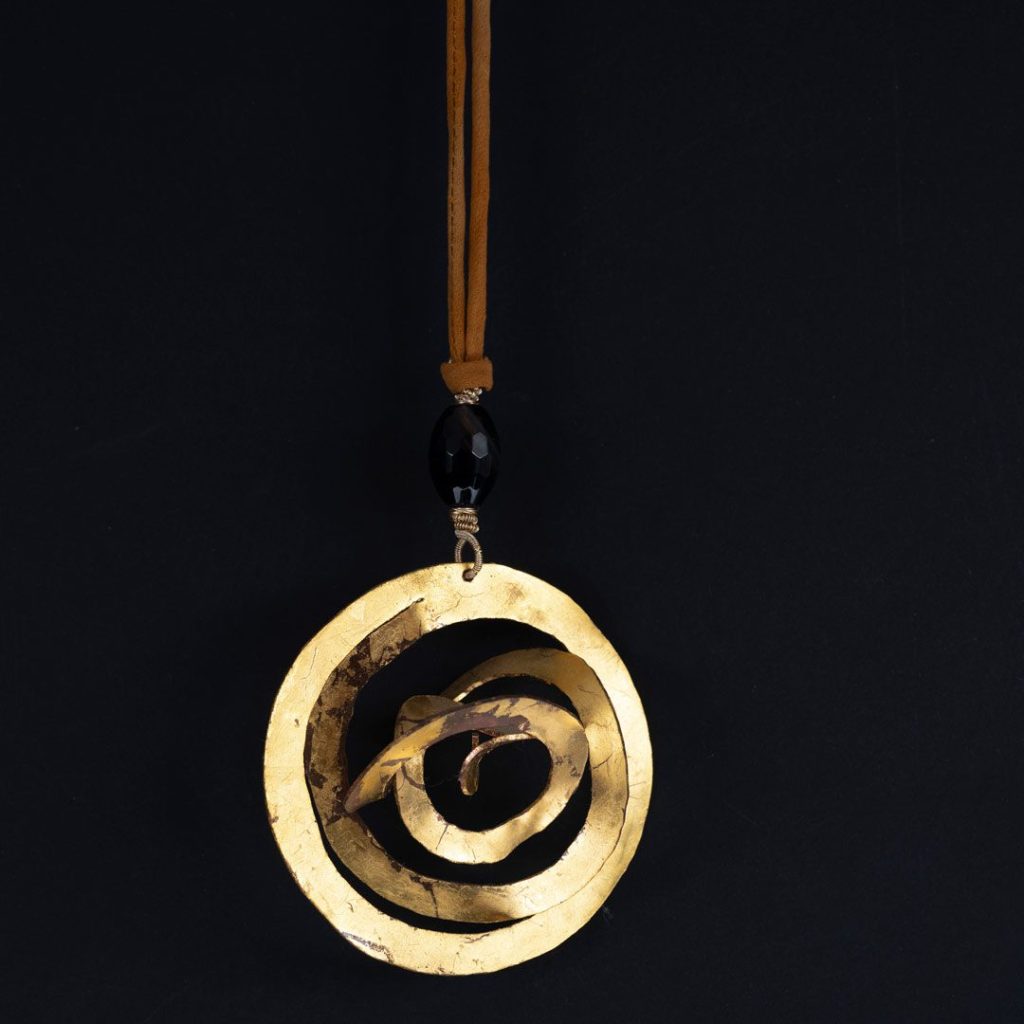 Pendentif Galaxie – Spirale Dorée à la Feuille d'Or 24 Carats