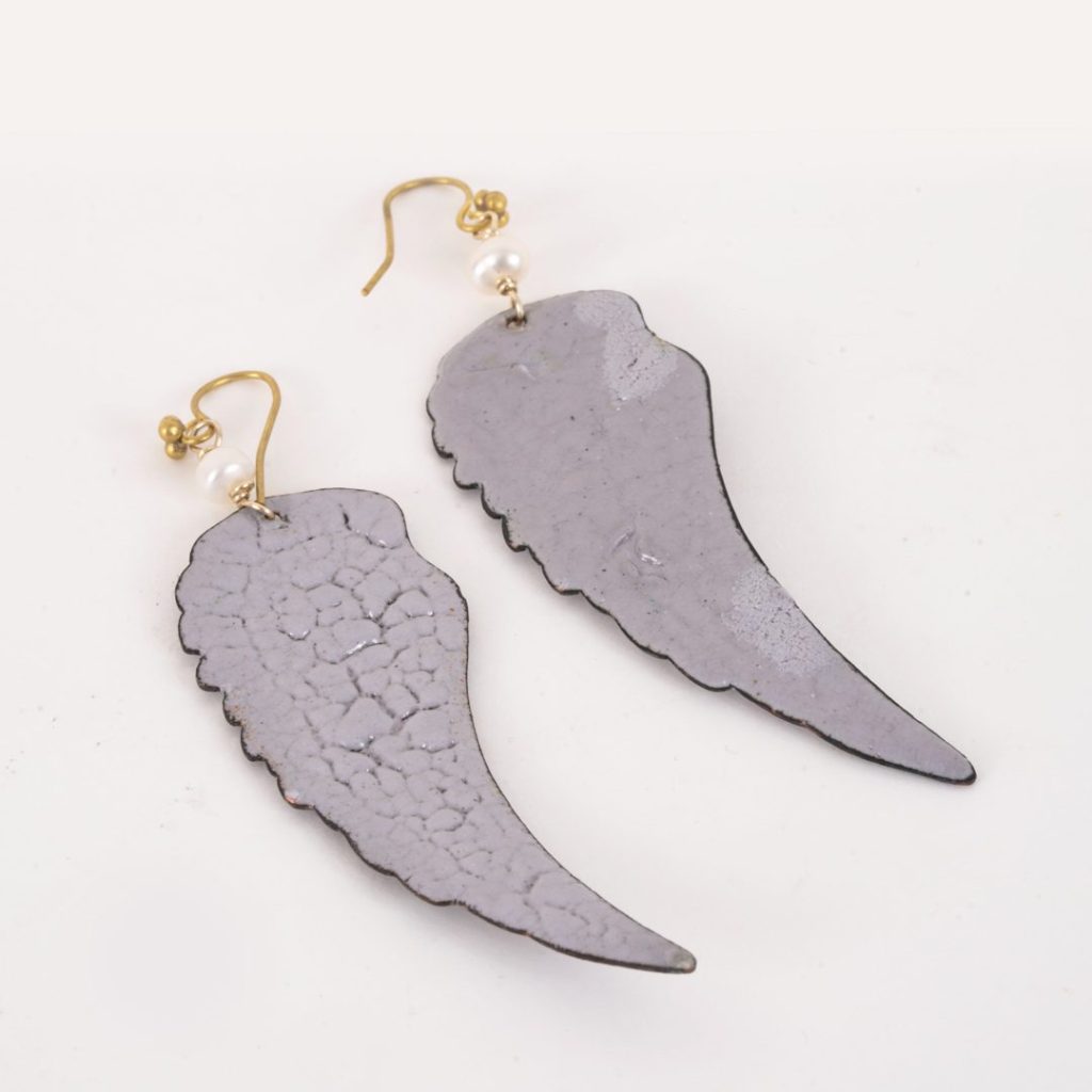 Boucles d'oreilles Aile – Cuivre Émaillé & Perle Blanche — 6 Coloris
