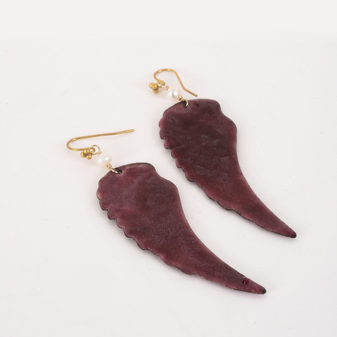 Boucles d'oreilles Aile – Cuivre Émaillé & Perle Blanche — 6 Coloris – Image 12