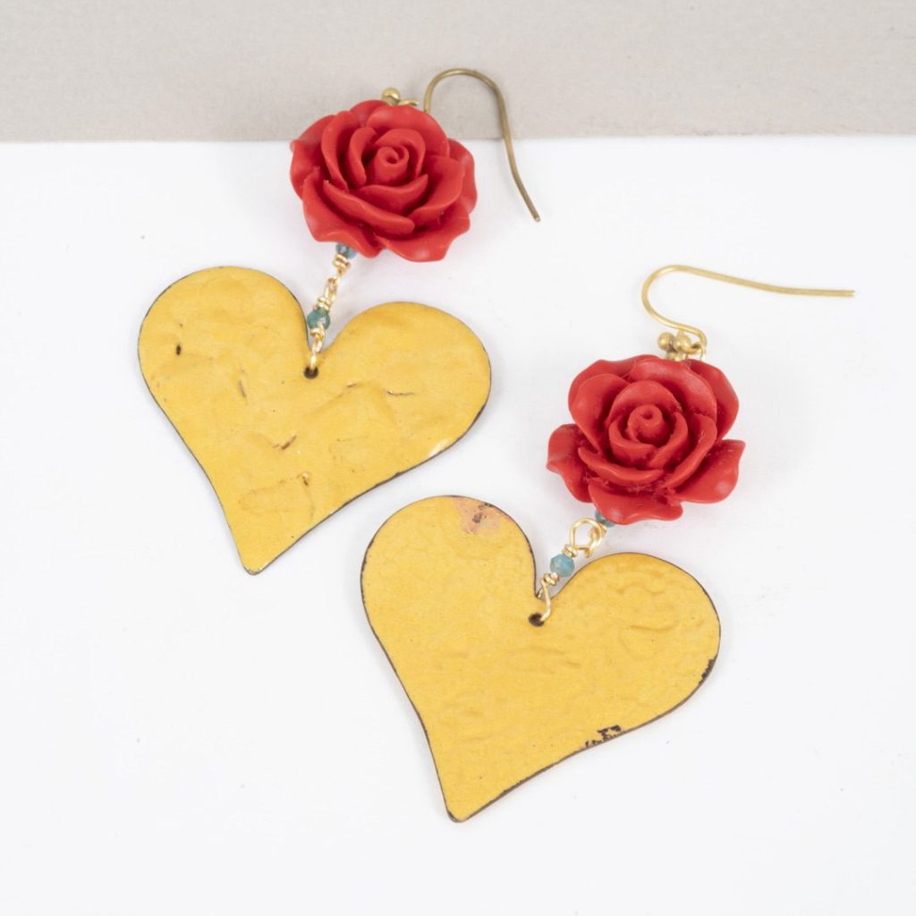 Boucles d'oreilles Frida –  Cœur en Cuivre Émaillé & Rose de Cinabre