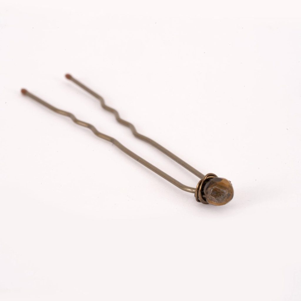 Épingle Luciole – Pierre & Métal Patiné