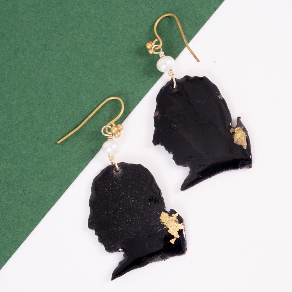 Boucles d'oreilles Silhouette – Cuivre Émaillé Noir & Feuille d'Or