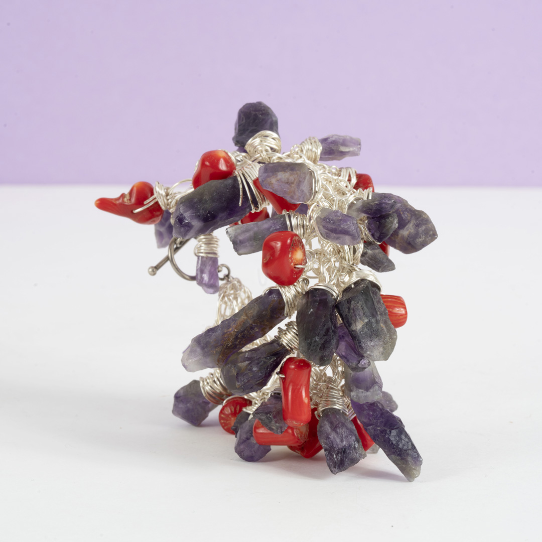 Manchette Isadora – Crochet Argent, Améthystes & Corail