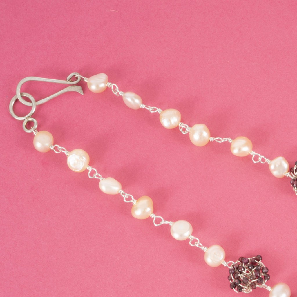 Collier Grenadine – Crochet Argent & Perles de Grenat