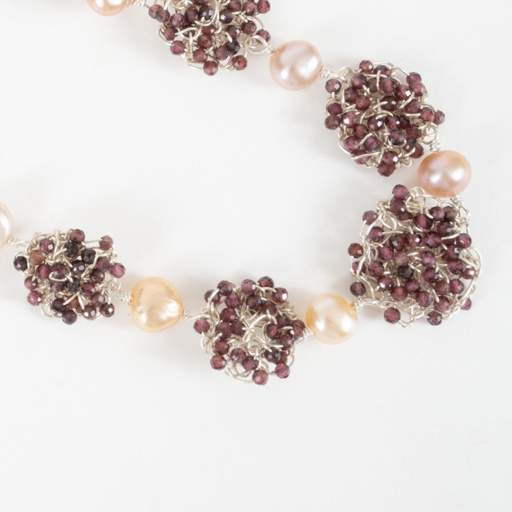 Collier Grenadine – Crochet Argent & Perles de Grenat