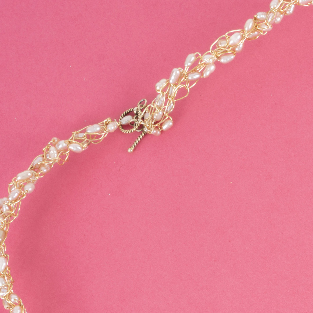 Collier Pénélope – Crochet Plaqué Or & Perles Pêche – Image 3
