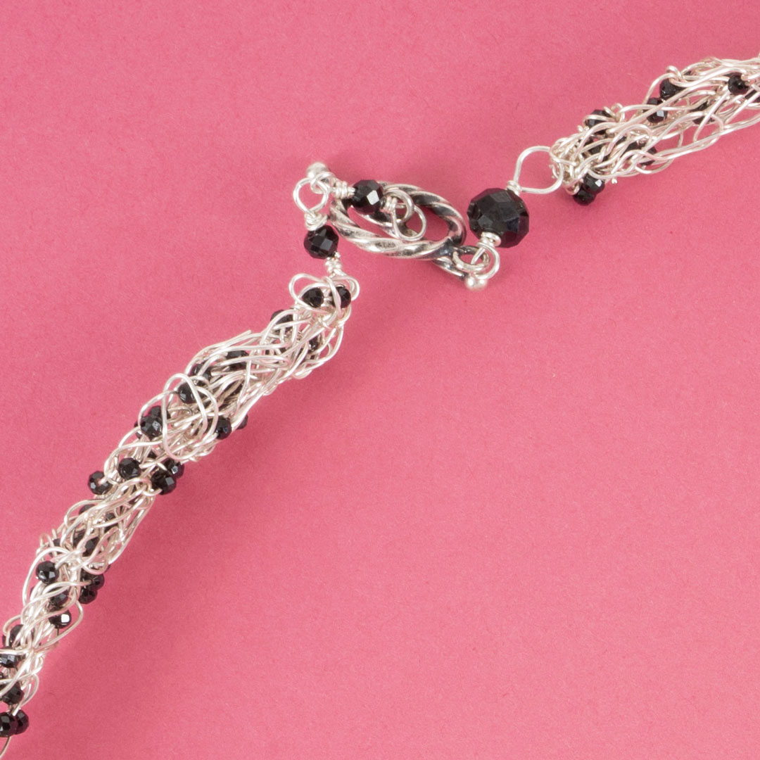 Collier-Bracelet Volute – Crochet Argent Inoxydable & Spinelles Noirs – Image 2