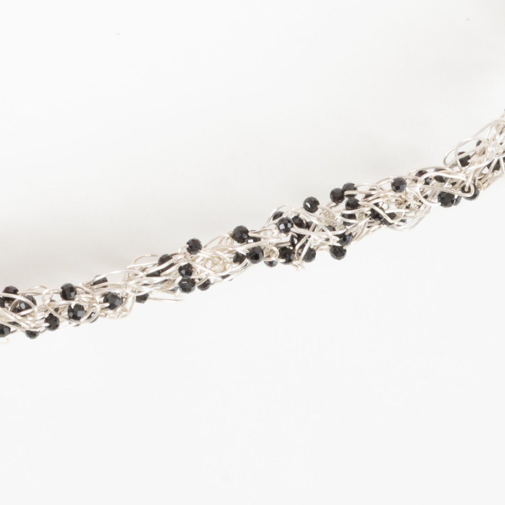 Collier-Bracelet Volute – Crochet Argent Inoxydable & Spinelles Noirs