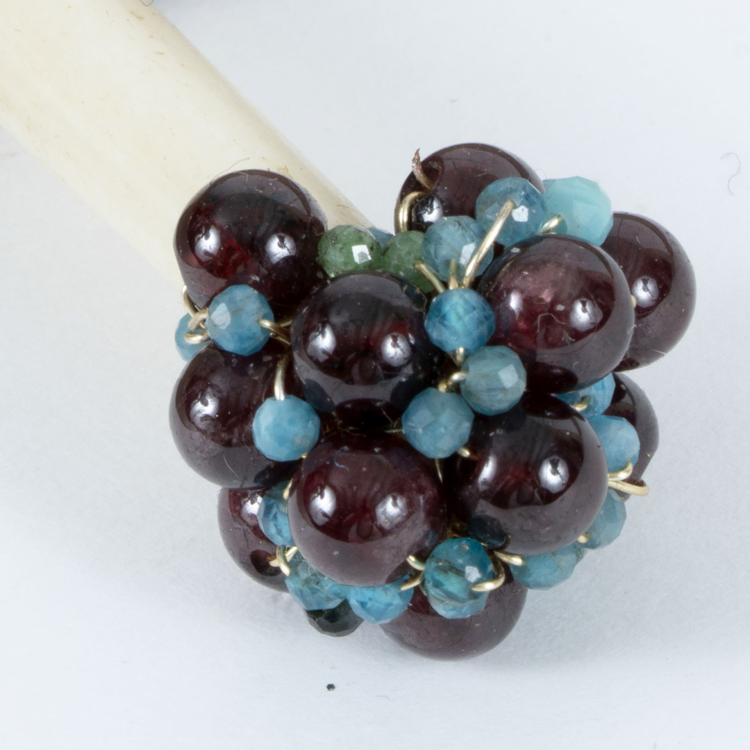 Pique à Cheveux Séraphine – Os Sculpté, Grenat & Apatite – Image 2