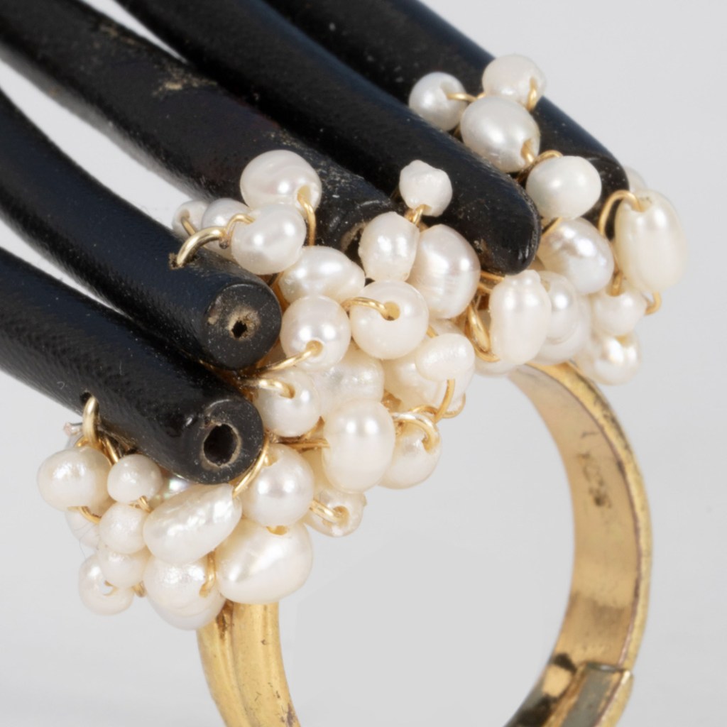 Bague Calypso – Corail Noir & Perles sur Vermeil