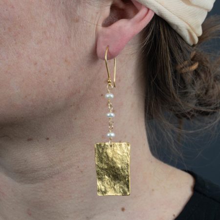 Boucles d'oreilles Merit – Cuivre Doré à la Feuille d'Or & Perles – Image 2