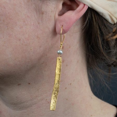 Boucles d'oreilles Néfertiti – Cuivre Doré à la Feuille d'Or 24 Carats & Perle – Image 5