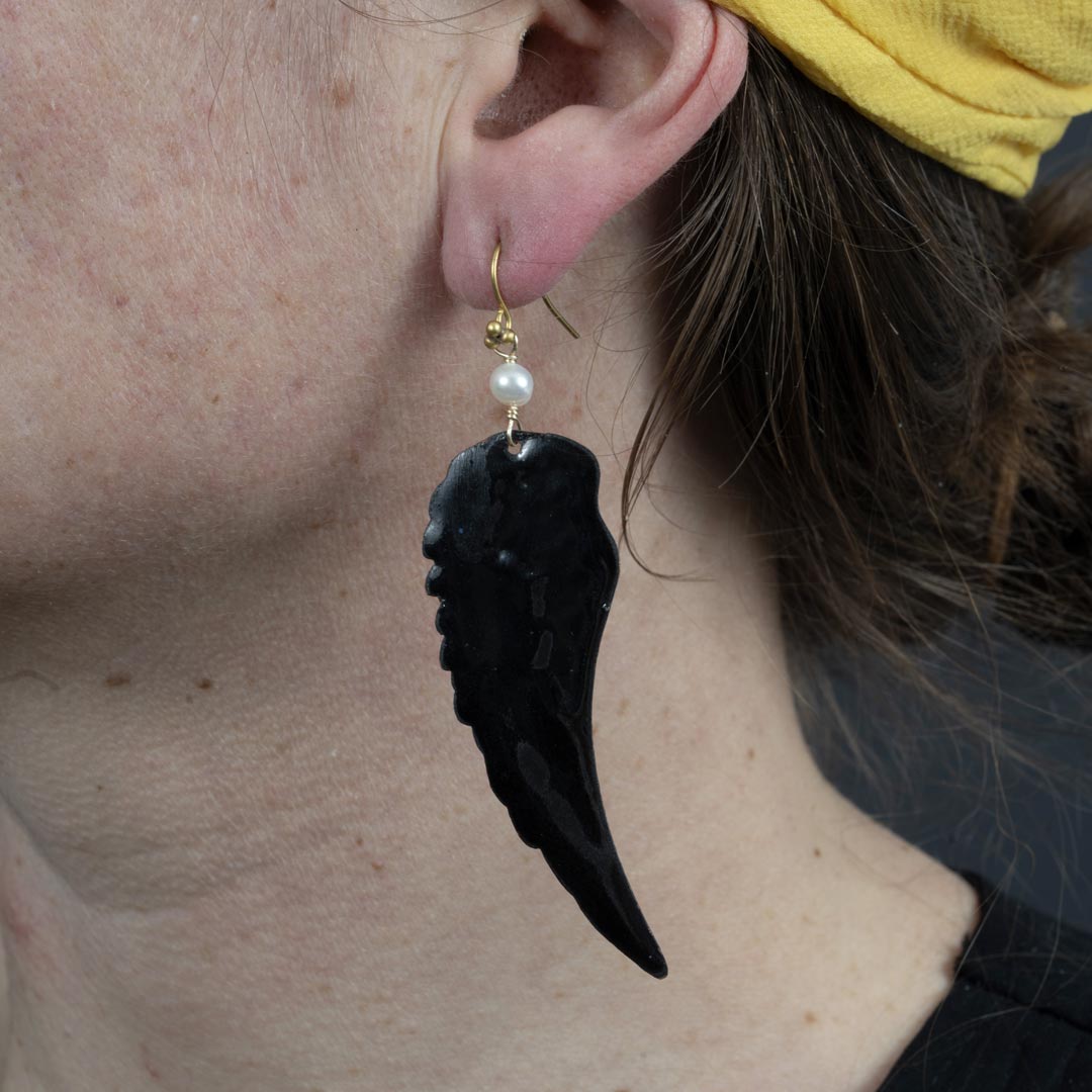 Boucles d'oreilles Aile – Cuivre Émaillé & Perle Blanche — 6 Coloris