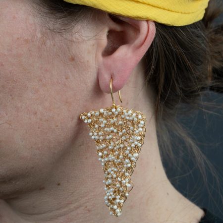 Boucles d’oreille Triangle en Perles – Image 2