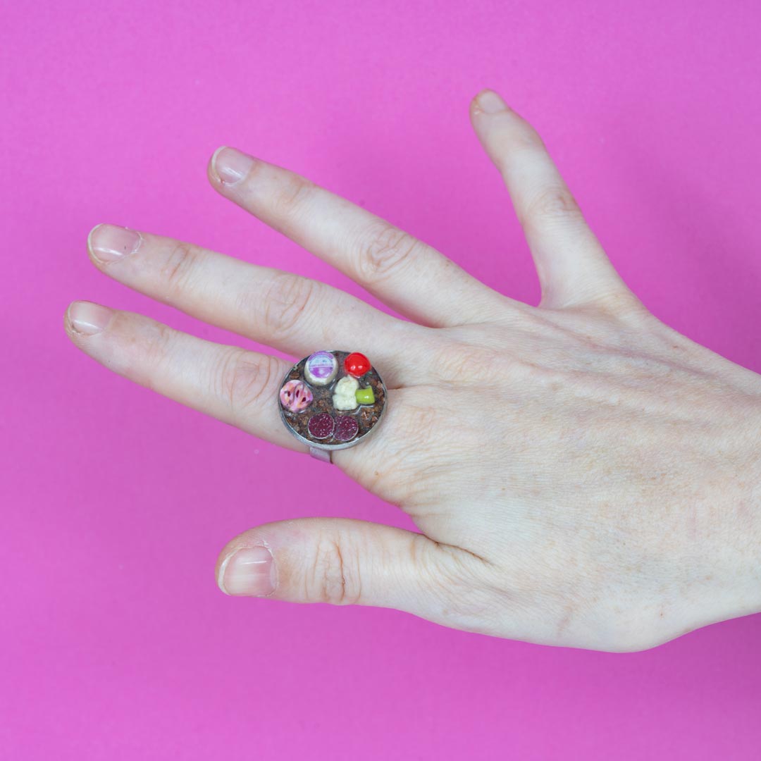 Bagues Bon Appétit – Miniatures en Résine Epoxy sur Métal Patiné