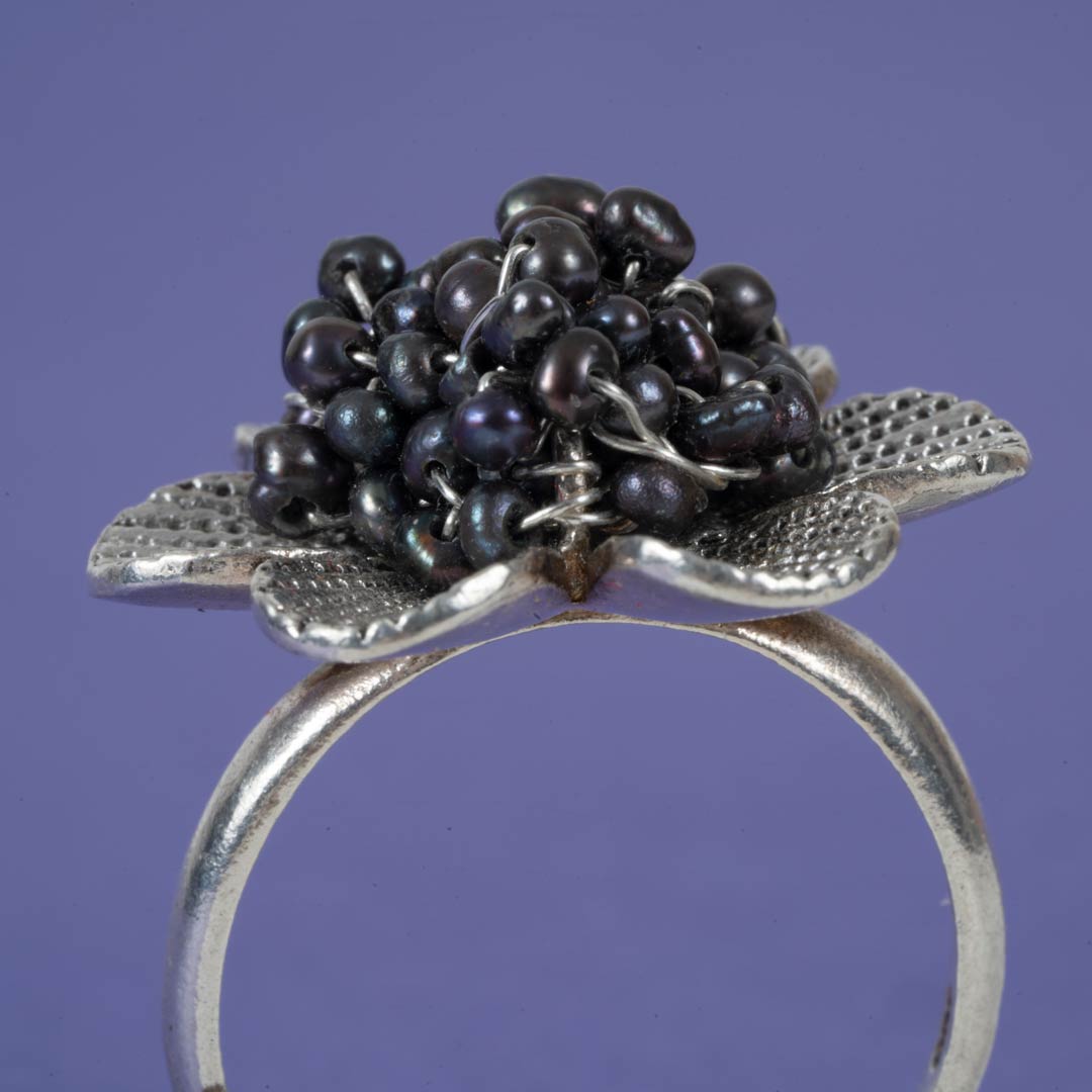 Bague Georgia – Fleur Argent Massif & Perles d'Eau Douce Noires