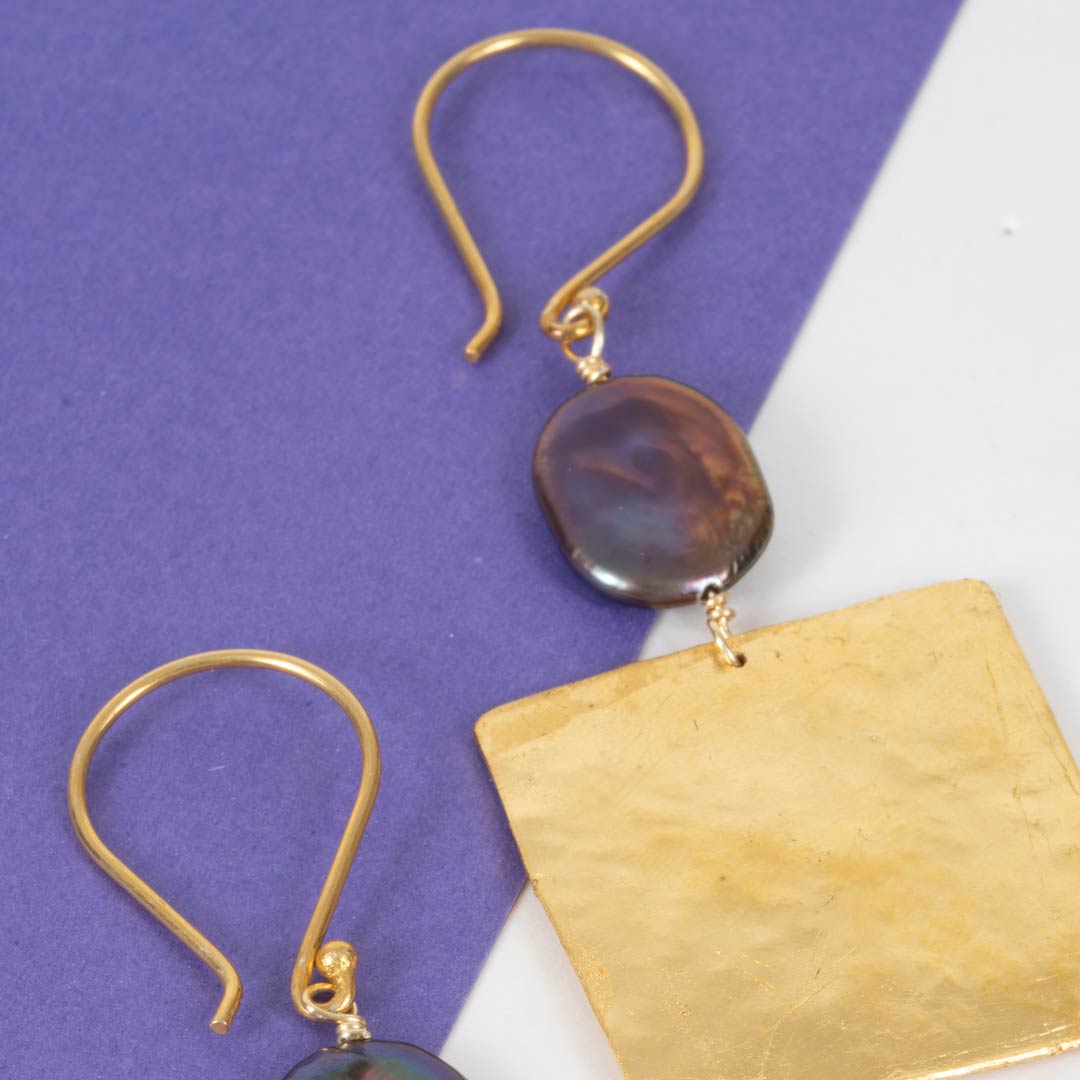 Boucles d'oreilles Hathor – Cuivre Doré à la Feuille d'Or & Perle Keshi